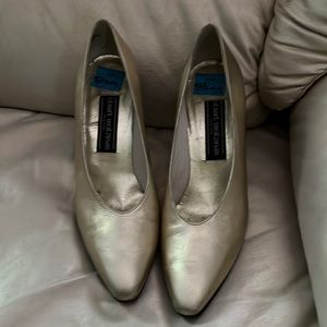 Authentic Gold Stuart Weitzman sz 8 1/2